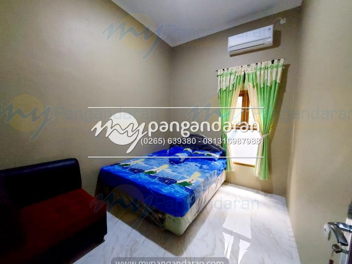   Tampilan kamar tidur keluarga pondok dona jangilus pangandaran	<br />
